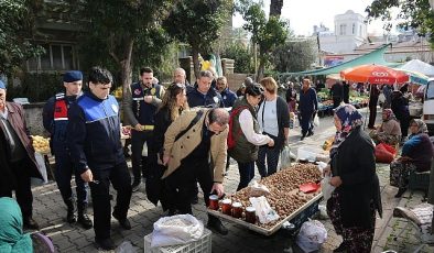 Edremit zabıtadan pazar yerinde besin kontrolü