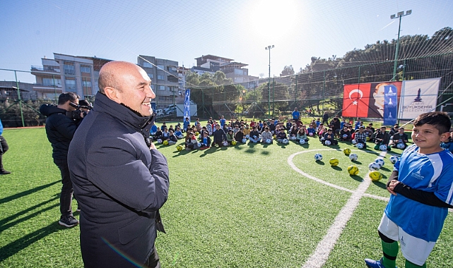 “Hak ettiği hizmeti İzmir’e getirdiğimiz için gururluyuz”