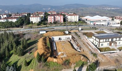 İzmit Ayazma Mahallesi futbol alanı devam