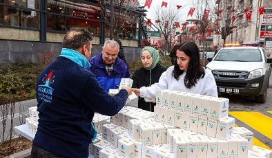 Nevşehir Belediyesi’nden vatandaşlara kandil simidi ikramı