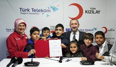 Türk Telekom ve Kızılay’dan sarsıntı bölgesindeki öğrencilere eğitim ve teknoloji dayanağı