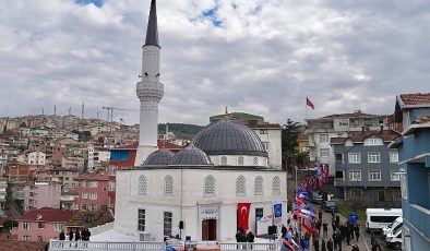 Yine inşa edilen Üsküdar Kıroğlu Cami ibadete açıldı