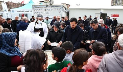 Abdullah Özdemir, Adıyaman ve Malatya’da depremzedeleri ziyaret etti