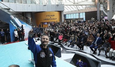 Alper Gezeravcı Uzay Seyahati Sonrası Birinci Gençlik Buluşmasını Konya Bilim Merkezi’nde Yaptı