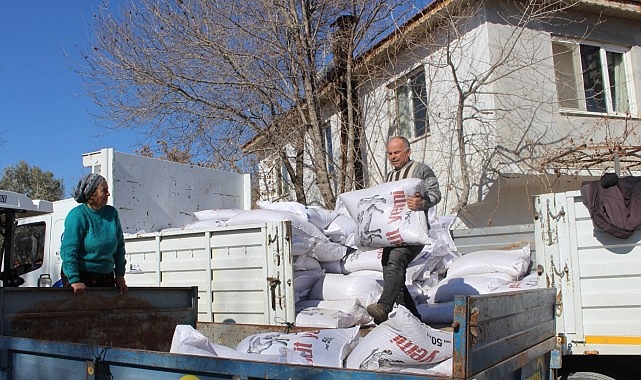 Antalya Büyükşehir Belediyesi 68 üreticiye 2061 çuval daha süt yemi dayanağı verildi