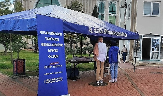 Antalya Büyükşehir’den üniversitelilere çorba ikramı