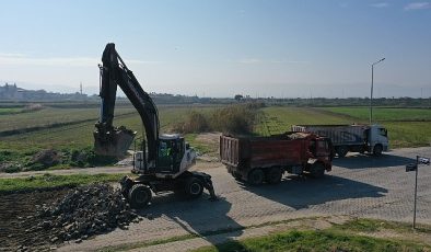 Aydın Büyükşehir Belediyesi, kent genelinde eş vakitli olarak sürdürülen yol üretim çalışmalarına devam ediyor