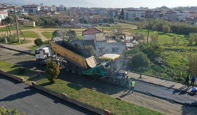 Aydın Büyükşehir Belediyesi, kente yeni yollar kazandırmak ve mevcut yolları yenilemek için çalışmalarını sürdürüyor