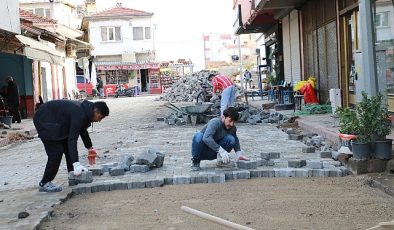 Burhaniye’de Yol Güzelleştirme Çalışmaları Devam Ediyor