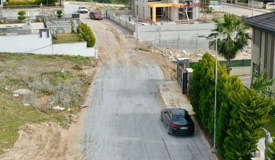 Didim Belediyesi, kent genelinde yol üretim çalışmalarına tüm süratiyle devam ediyor.