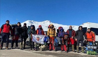 İnegöllü Dağcılar 3917 Rakıma Tırmandı