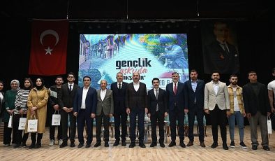 Lider Altay Akşehir’de Esnafla ve Gençlerle Buluştu