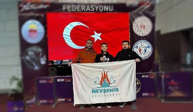 Nevşehir Belediyesi Gençlik ve Spor Kulübü Halter Ekibi atletlerinden İsmail Yetiş, Türkiye ikincisi oldu