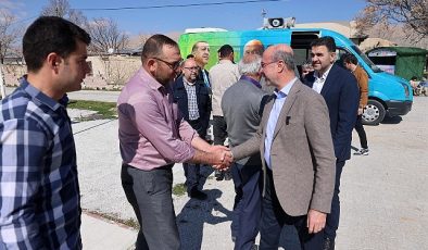 Selçuklu Belediye Lideri Ahmet Pekyatırmacı, belediye hizmetlerini yerinde takip ve vatandaşlarla sohbet etmek için dış mahalleleri ziyaret etmeye devam ediyor