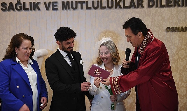 Sevgililer Günü’nde Lider Dündar nikah kıydı