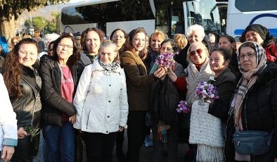 Sığacık Gezisi’ne Katılan Bayanlar Filiz Lider Tarafından Karşılandı