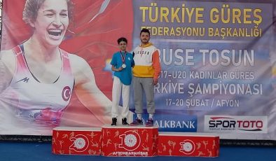 U-17 Bayanlar Türkiye Güreş Şampiyonasında Gümüş Madalya Kazanan Çelik Ulusal Gruba Seçildi