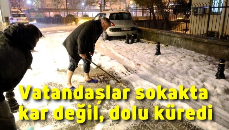 Vatandaşlar sokakta kar değil, dolu küredi