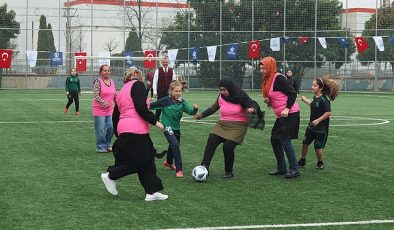 Dünya bayanlar günü maçını dostluk kazandı