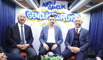 Gençlik Otobüsünde Lider var