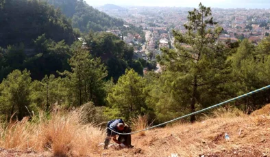 Marmaris Belediyesi Seyir Tepesinde Çöp Topladı