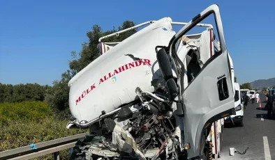 Muğla’da Tıra Arkadan Çarpan Kamyonetteki 2 Kişi Hayatını Kaybetti