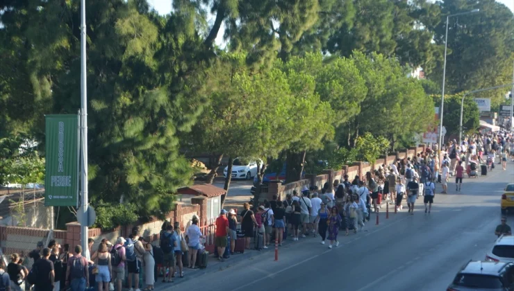 Ayvalık-Midilli feribot seferlerinde yoğunluk yaşanıyor