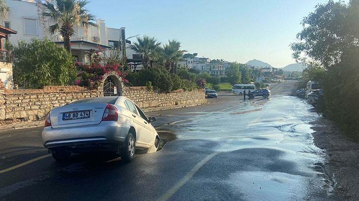 Bodrum’da oluşan çukura otomobil düştü