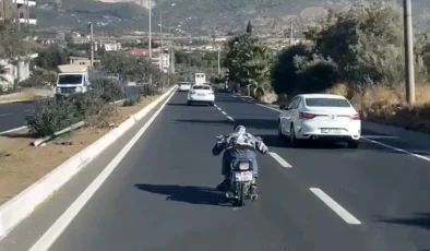 Milas’ta Kask Takmayan Motosiklet Sürücüsü Tehlikeli Sürüş Yaptı